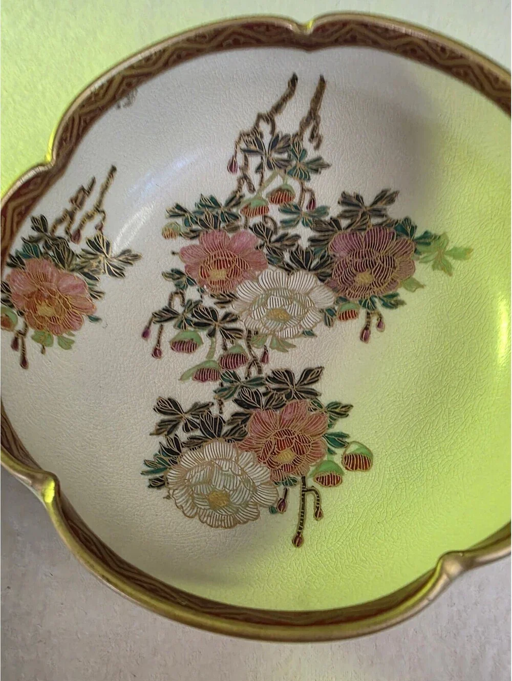 Pair Vintage Japanese Satsuma Style Peony Bowls Crackle Glaze Gold 4.75